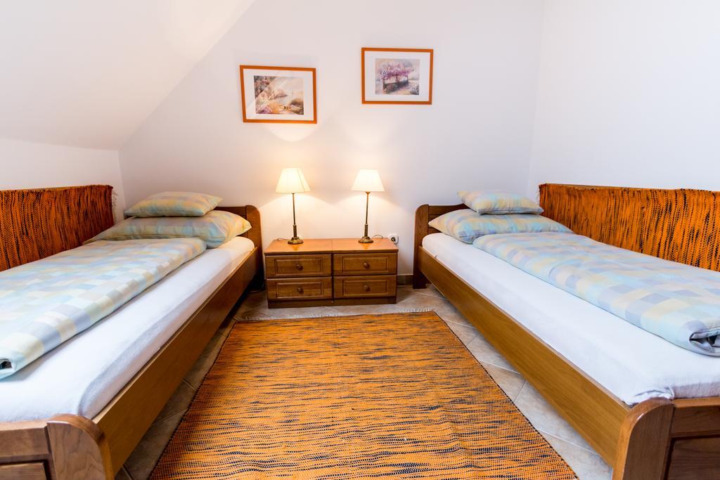 Frisko Panzio Bed & Breakfast Zalakaros Exterior photo